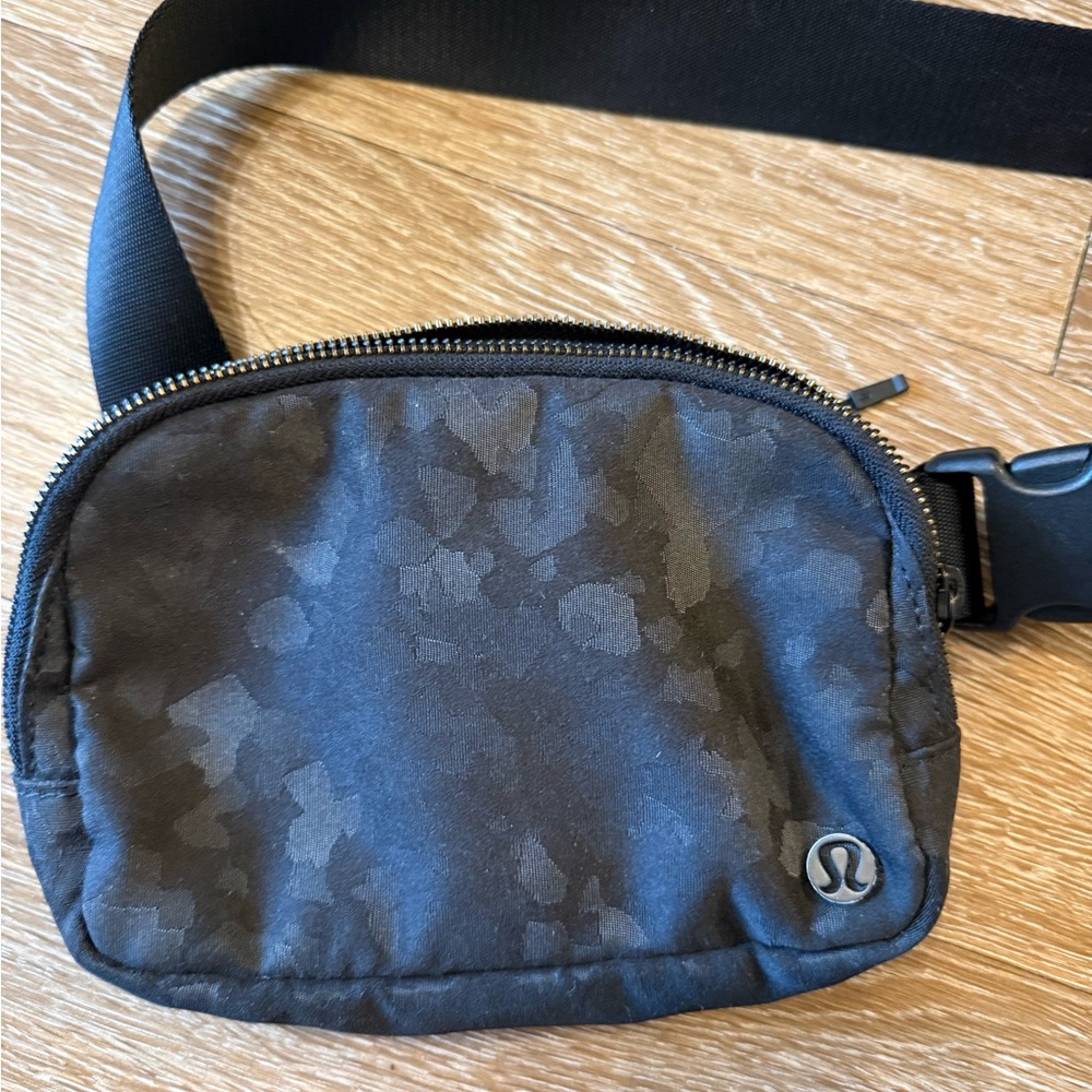 Lululemon belt bag